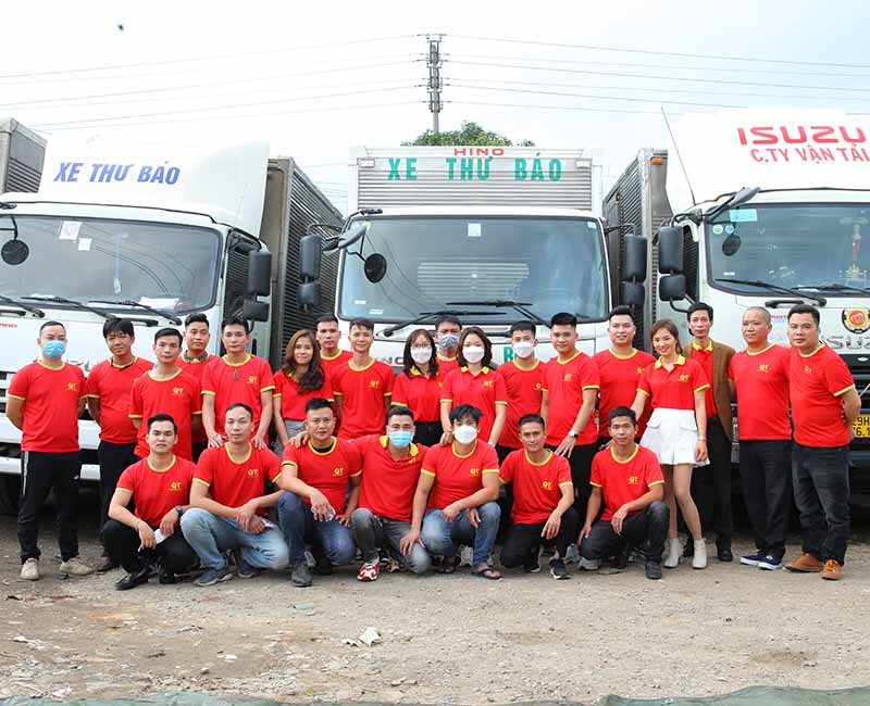 Tập thể nhân viên Công ty TMDV và Vận Tải Quốc Tuấn